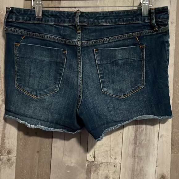 Mossimo Denim Women’ Mid Rise Midi Super Stretch Blue Cutoff Jean Shorts - Picture 6 of 6